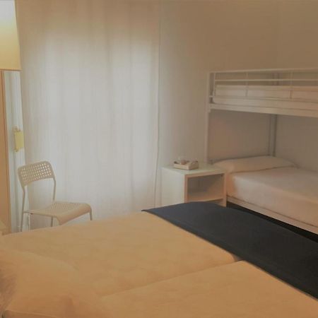 Hostal Santa Isabel Madryt Zewnętrze zdjęcie