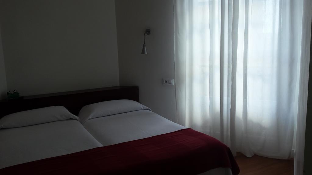 Hostal Santa Isabel Madryt Zewnętrze zdjęcie