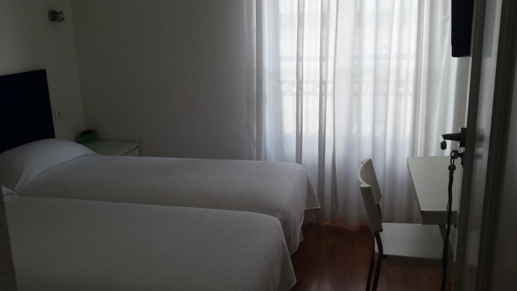Hostal Santa Isabel Madryt Zewnętrze zdjęcie