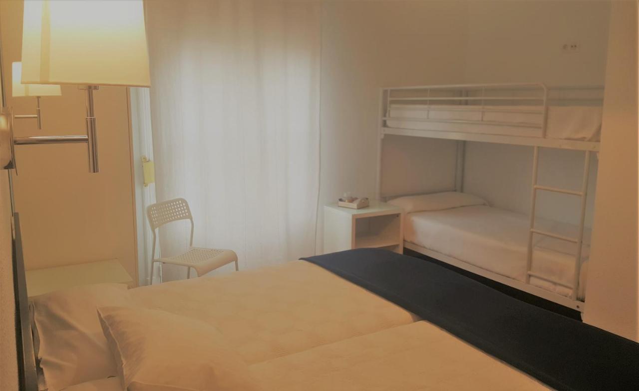 Hostal Santa Isabel Madryt Zewnętrze zdjęcie